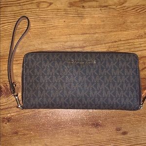 Michael Kors wristlet